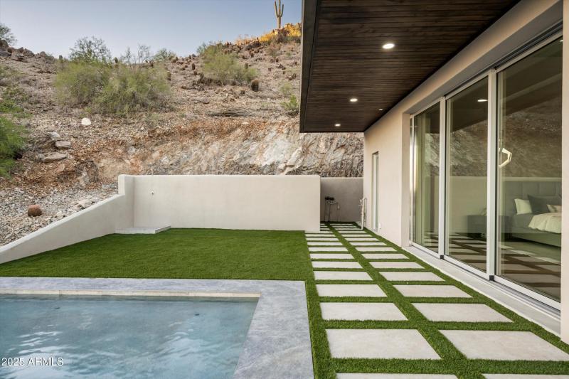 058_Pool Outdoor Shower