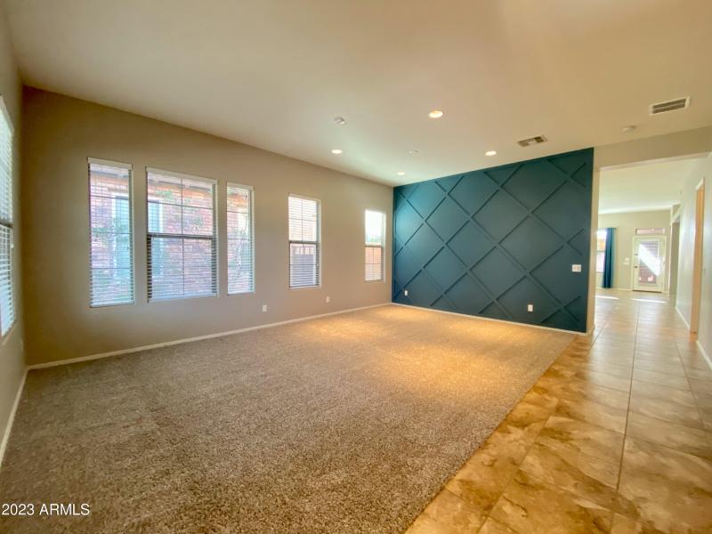 4442 N Jackson Ct-Family