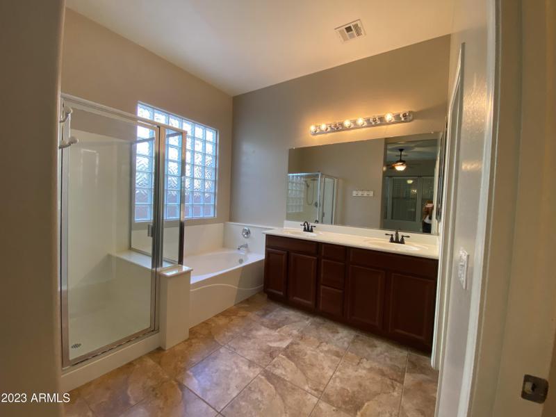 4442 N Jackson Ct-Primary