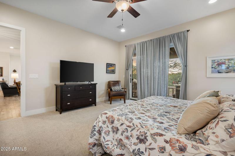 19-Primary Bedroom (3)