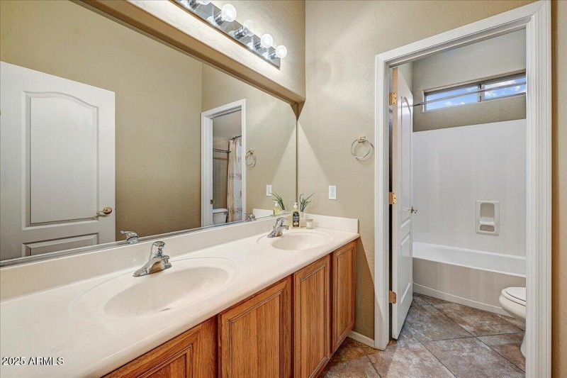 11-Full Bathroom