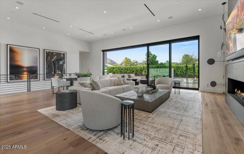 05-6802 E Joshua Tree Ln 05