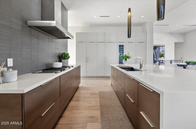 11-6802 E Joshua Tree Ln 13