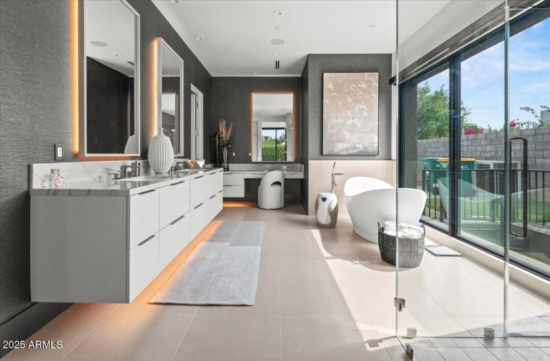 20-6802 E Joshua Tree Ln 23