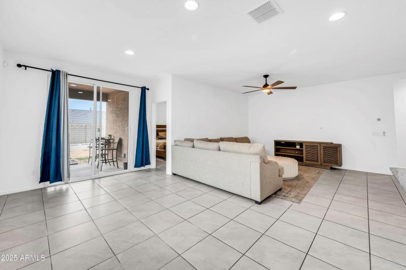 2340 W La Salle St-6