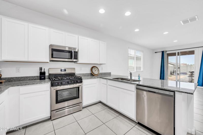 2340 W La Salle St-10