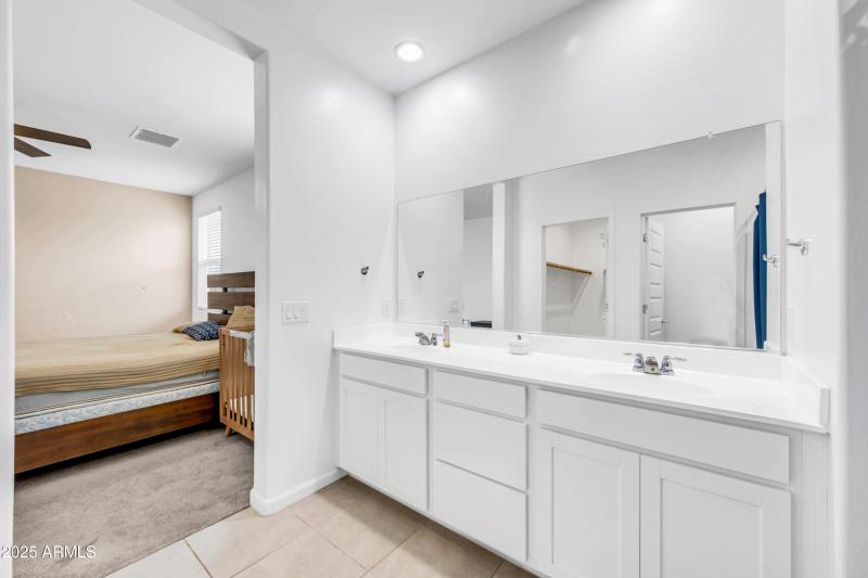 2340 W La Salle St-15