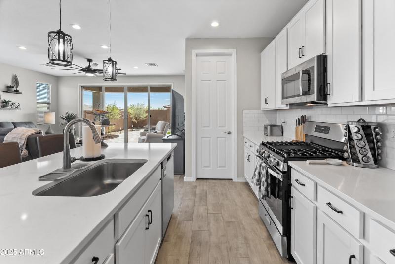 17745 W Running Deer Trl-14