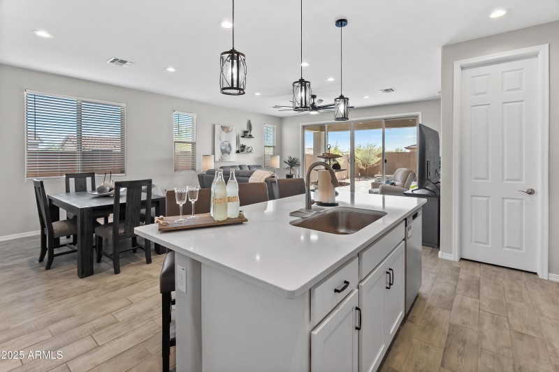 17745 W Running Deer Trl-15