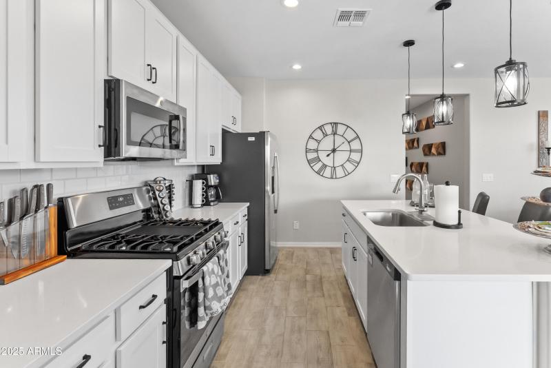 17745 W Running Deer Trl-16