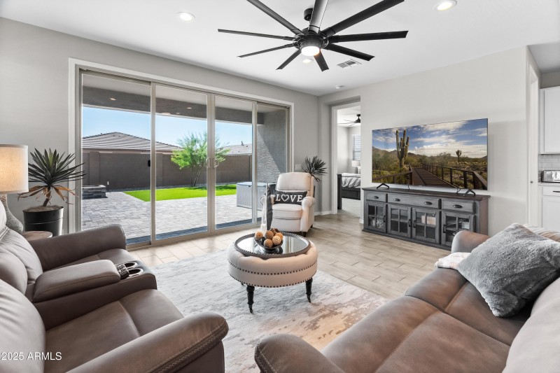 17745 W Running Deer Trl-19