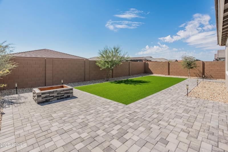 17745 W Running Deer Trl-37