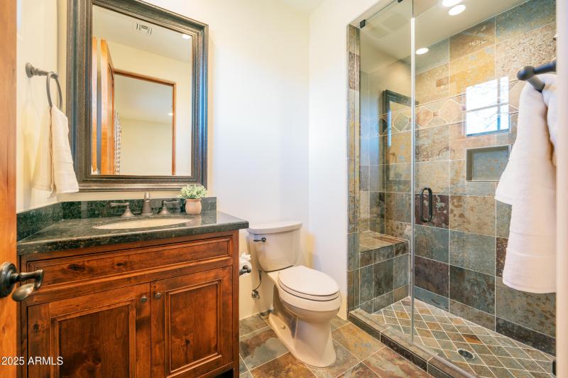 Guest ensuite #2