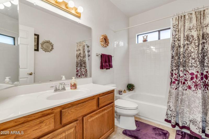 Upstairs main full bath