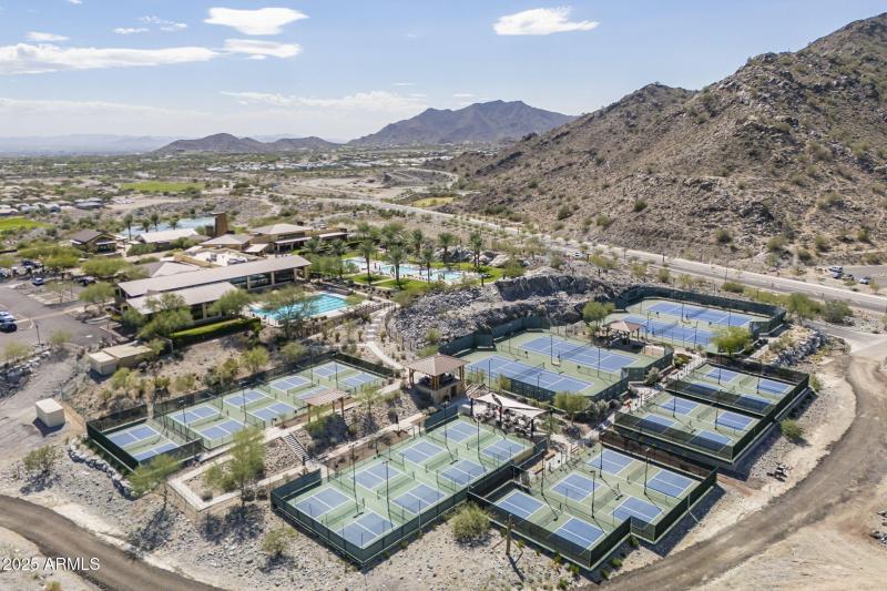 Pickleball & Tennis Courts