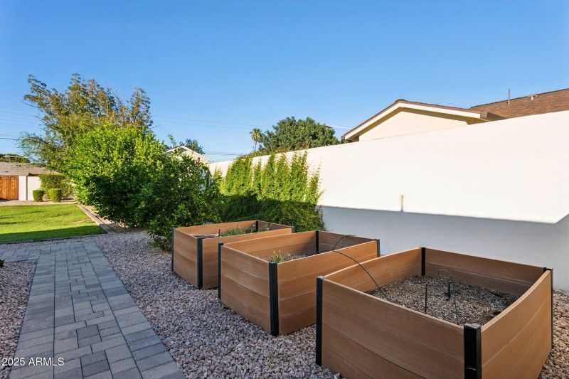 Planters / Side Yard