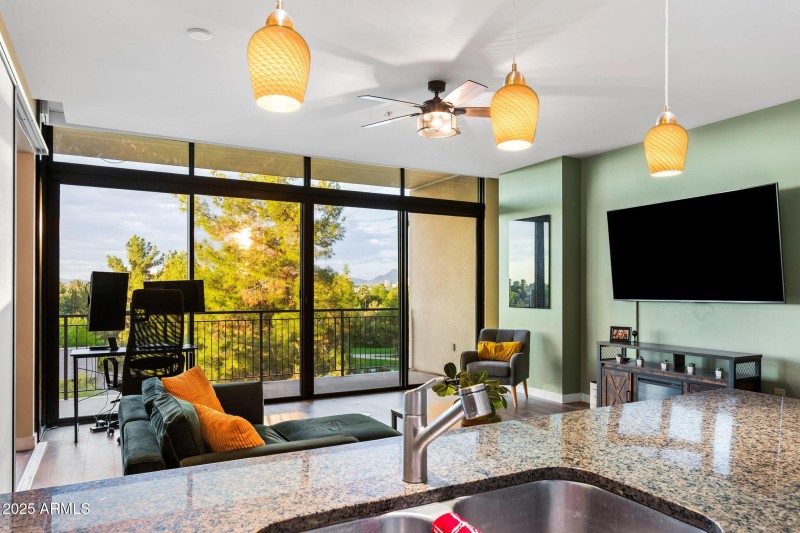 004__208 W Portland St UNIT360