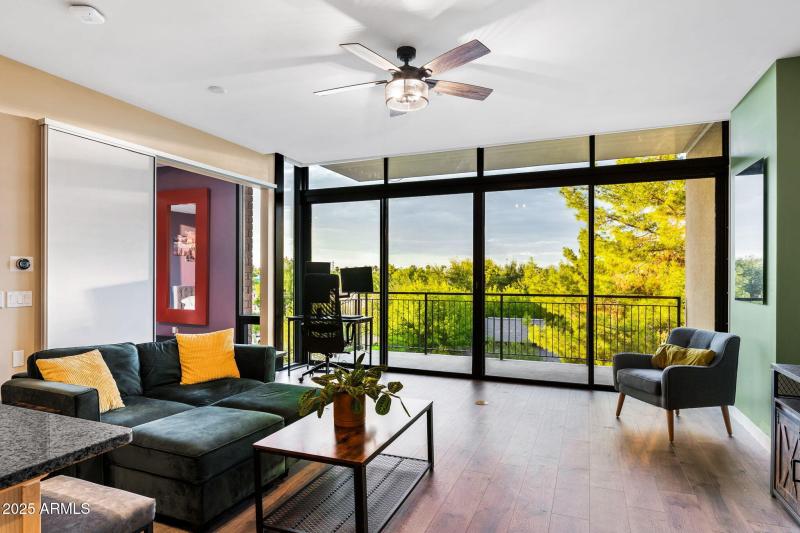 005__208 W Portland St UNIT360