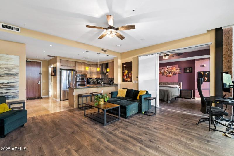 008__208 W Portland St UNIT360