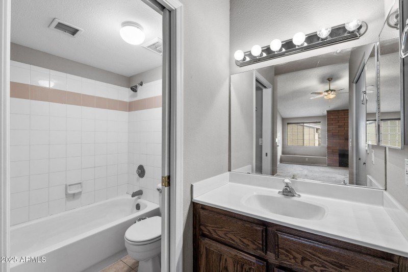 013__2301 E University Dr 244