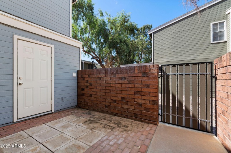 002__2301 E University Dr 244