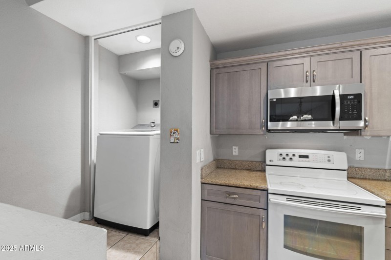 009__2301 E University Dr 244