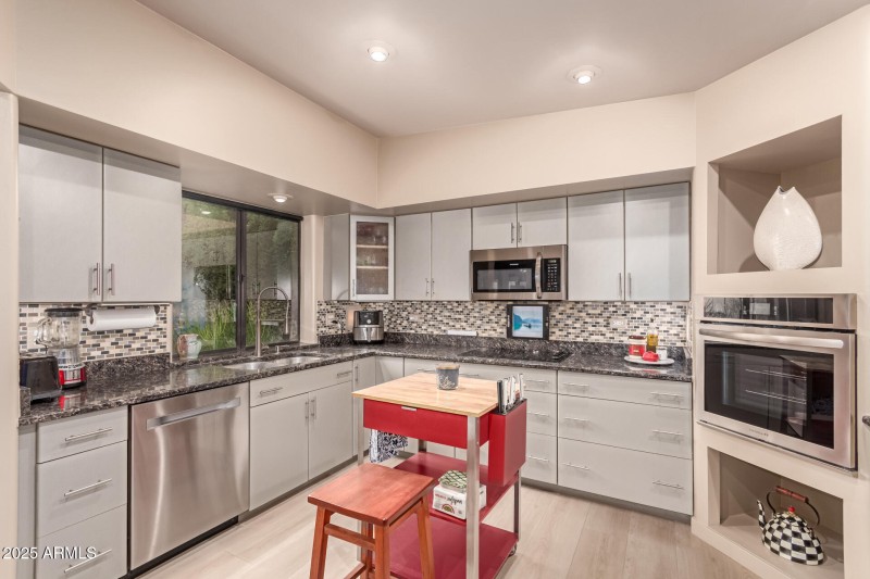 Kitchen w/ New SS Appliances