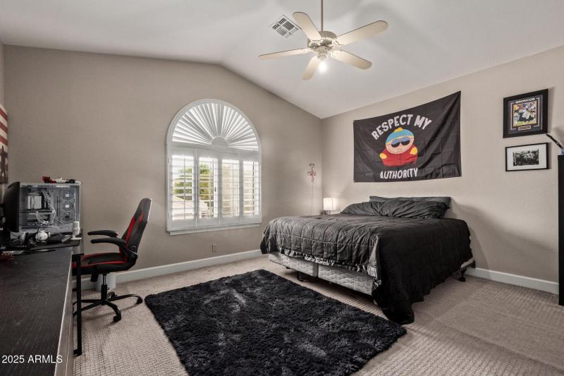 Large secondary bedroom