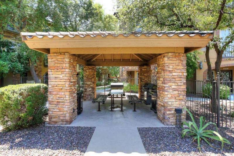 Biltmore Jewel-Community Ramada-BBQ Gril