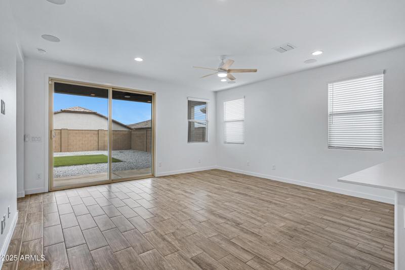 2532 W Hidalgo Ave-8