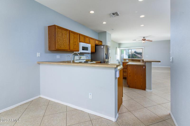 44016 W Pioneer-2810