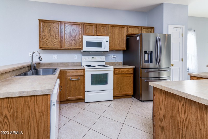 44016 W Pioneer-2826