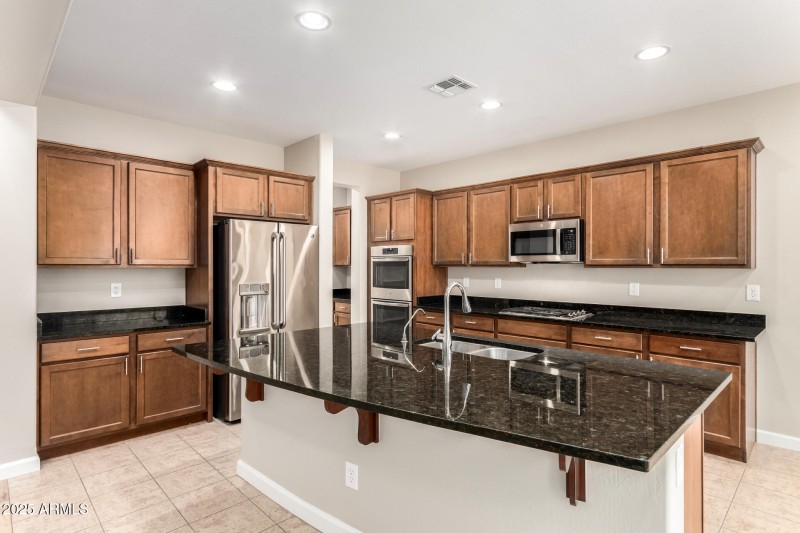Double Ovens and Walk-In Pantry