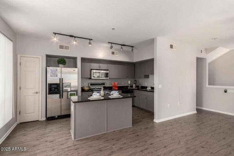 Great Rm/Kit/Half Bath