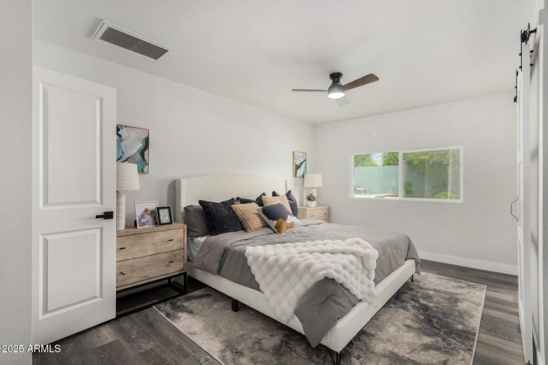 5212 Master Bedroom1