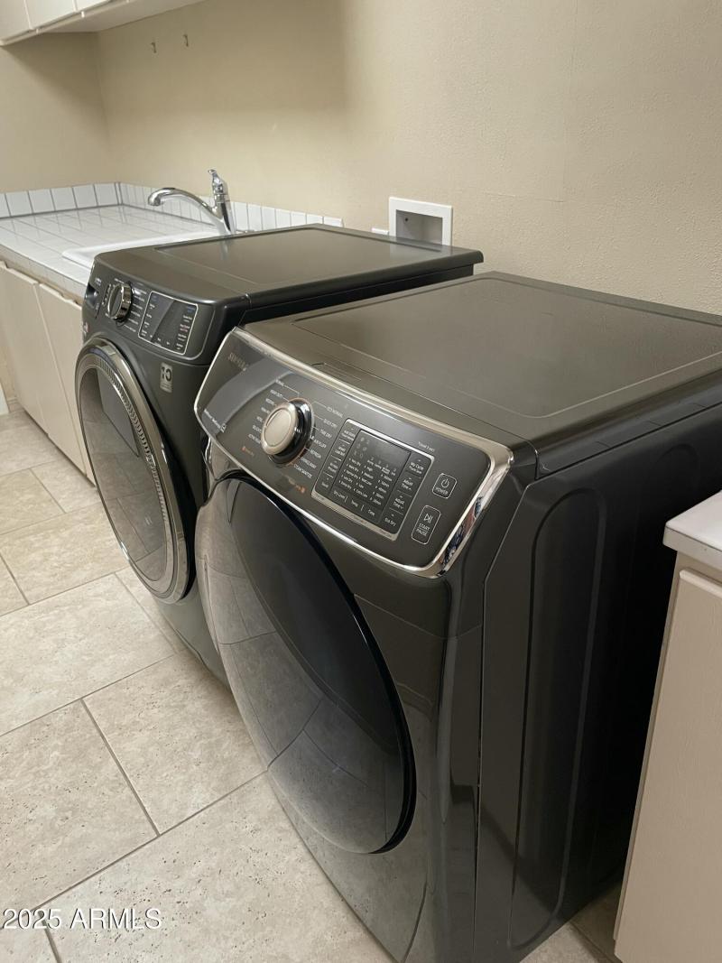 Washer & Dryer included