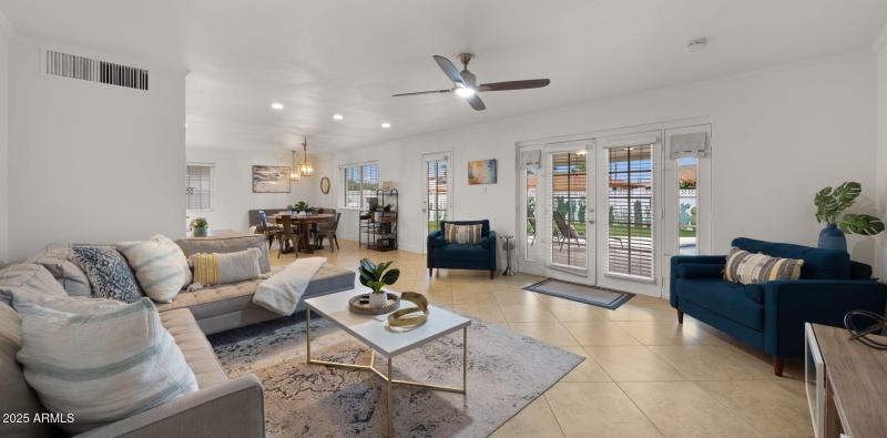 10-web-or-mls-Great Room5