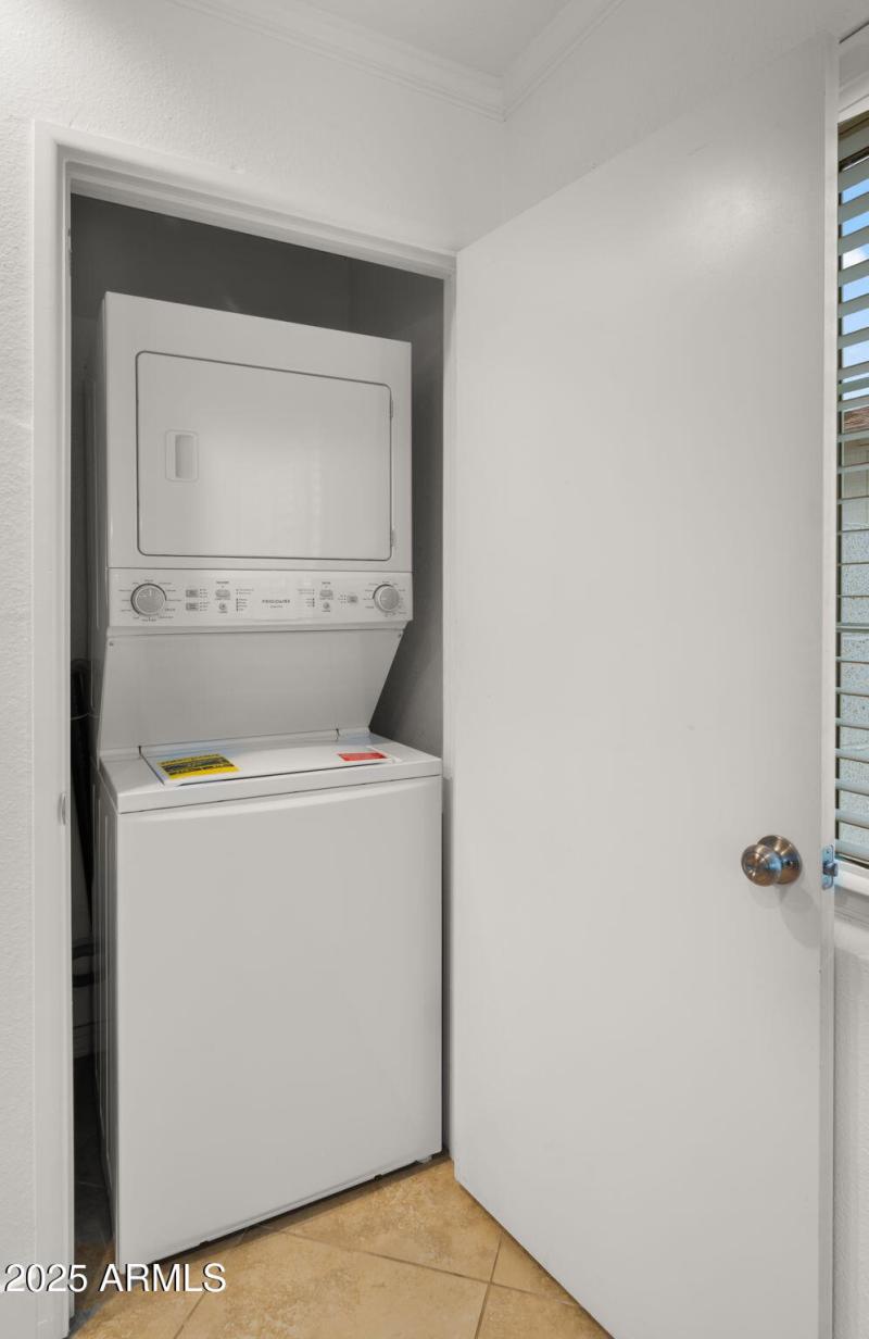24-web-or-mls-Laundry Closet