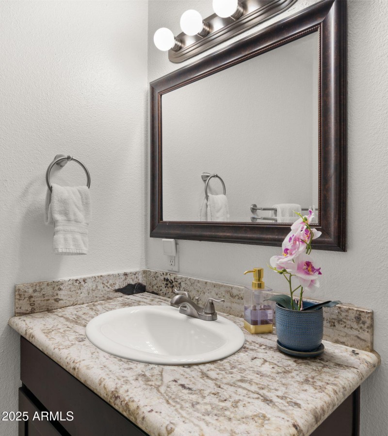 27-web-or-mls-Full Bathroom1