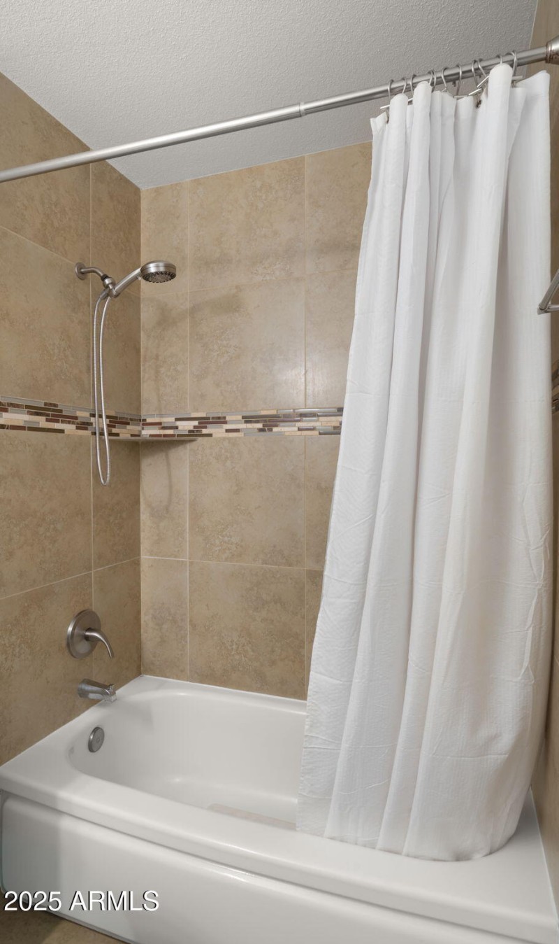 28-web-or-mls-Full Bathroom3