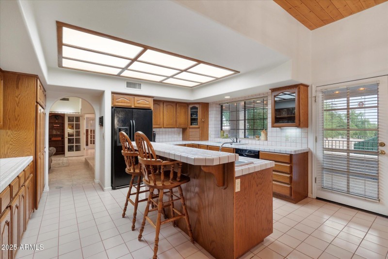 Island With Breakfast Bar