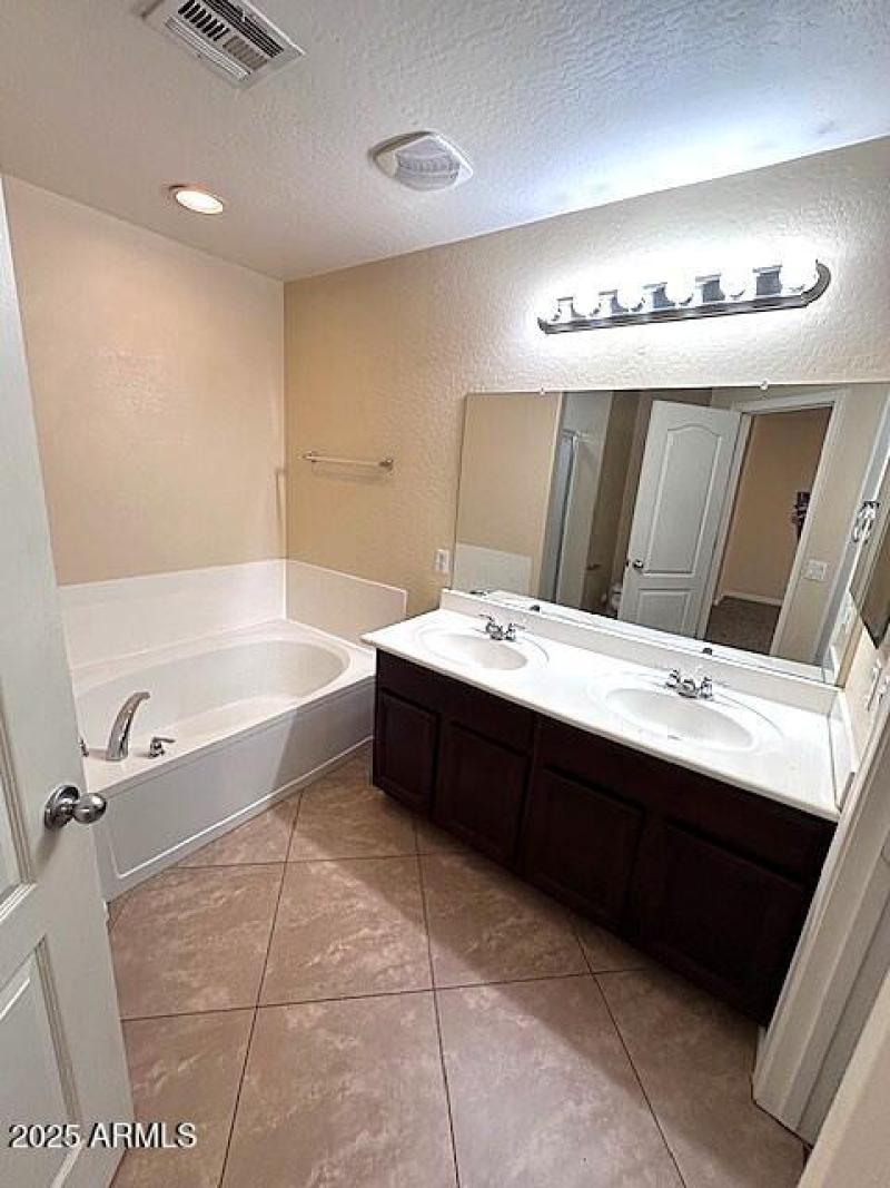 MASTER BATH 2 87 (2)