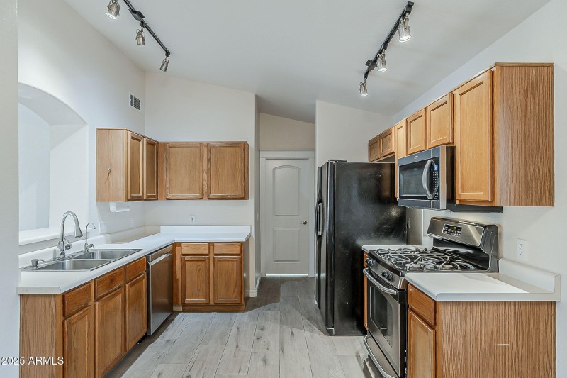 9-web-or-mls-Desert Bloom-9