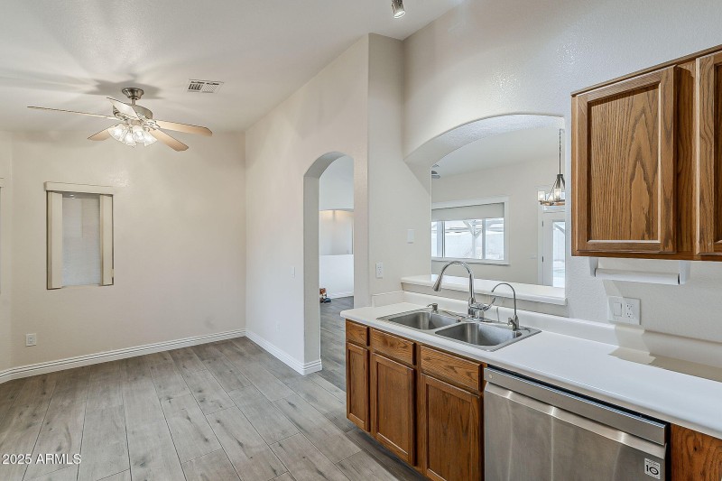 12-web-or-mls-Desert Bloom-12