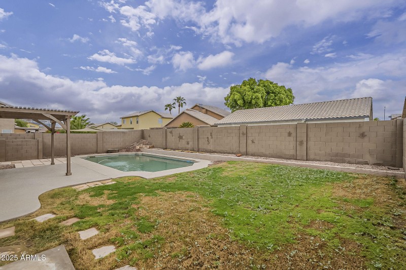 44-web-or-mls-Desert Bloom-44