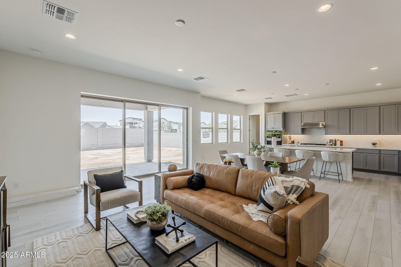 14-web-or-mls-Sunstone-14