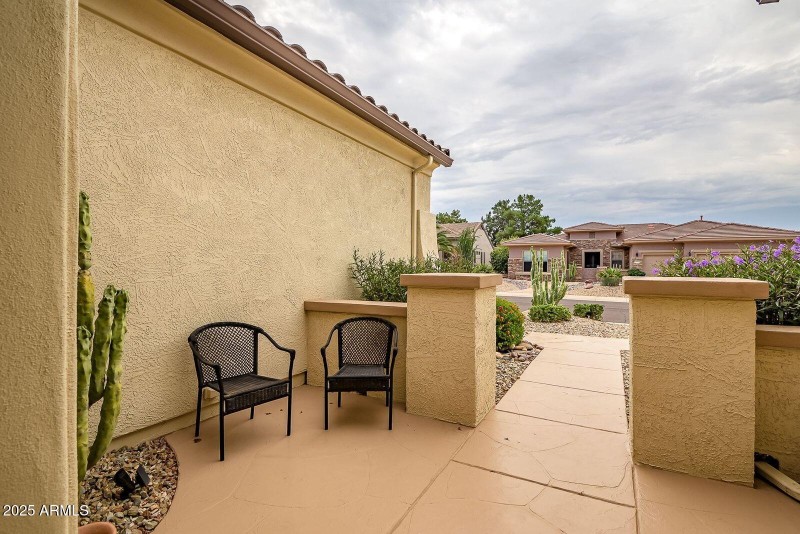 hr - front courtyard