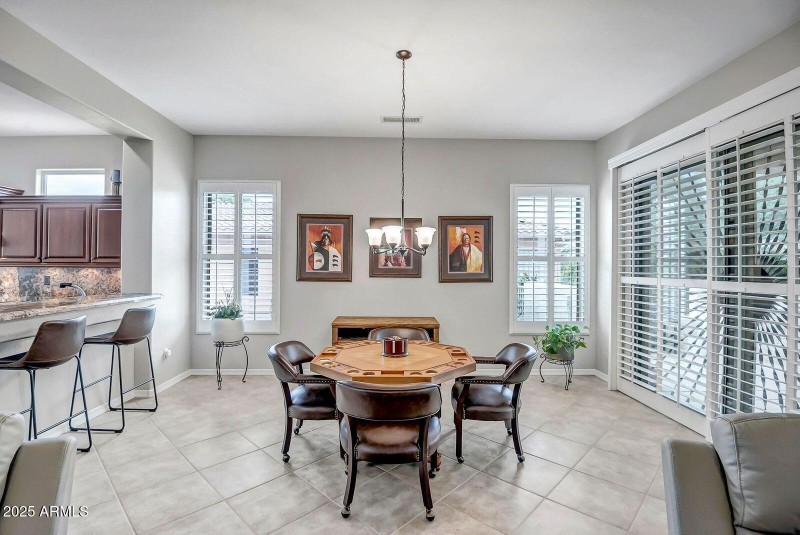 hr - great room dining area