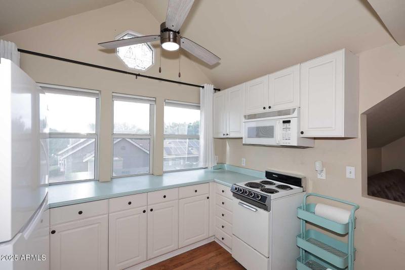 Guest House-Kitchen2