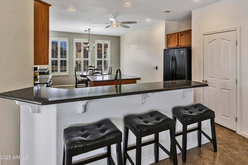 Kitchen Breakfast Bar & Pantry
